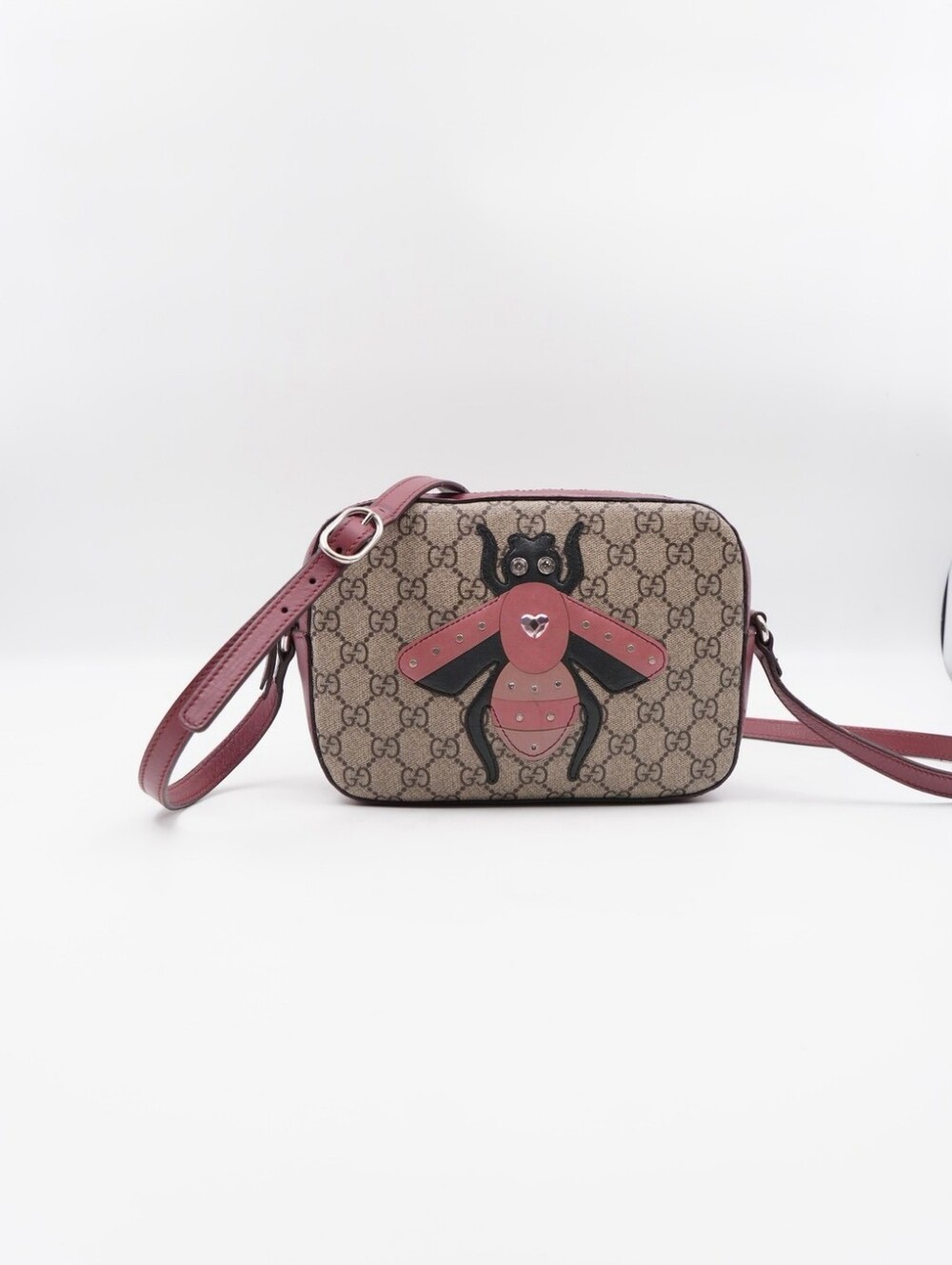 CO30 💟 GUCCI GG Supreme Monogram Calfskin Bee Embellished Crossbody Bag